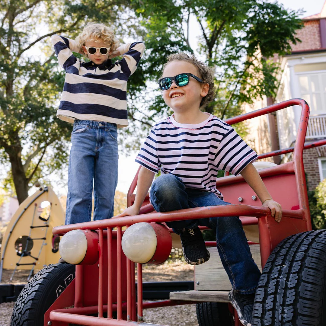 Babiators Polarised Navigator Sunglasses - Jet Black - Image 4